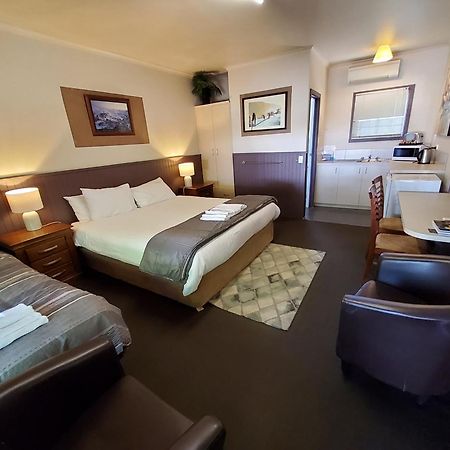 Coach House Inn Bright Ngoại thất bức ảnh