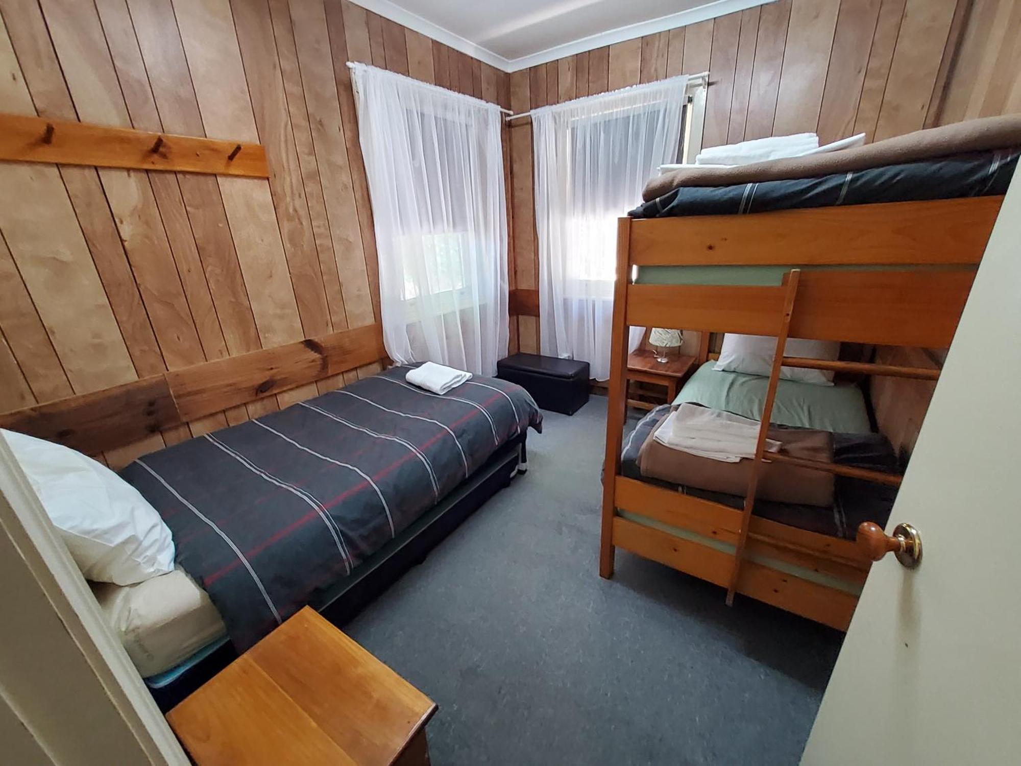 Coach House Inn Bright Ngoại thất bức ảnh