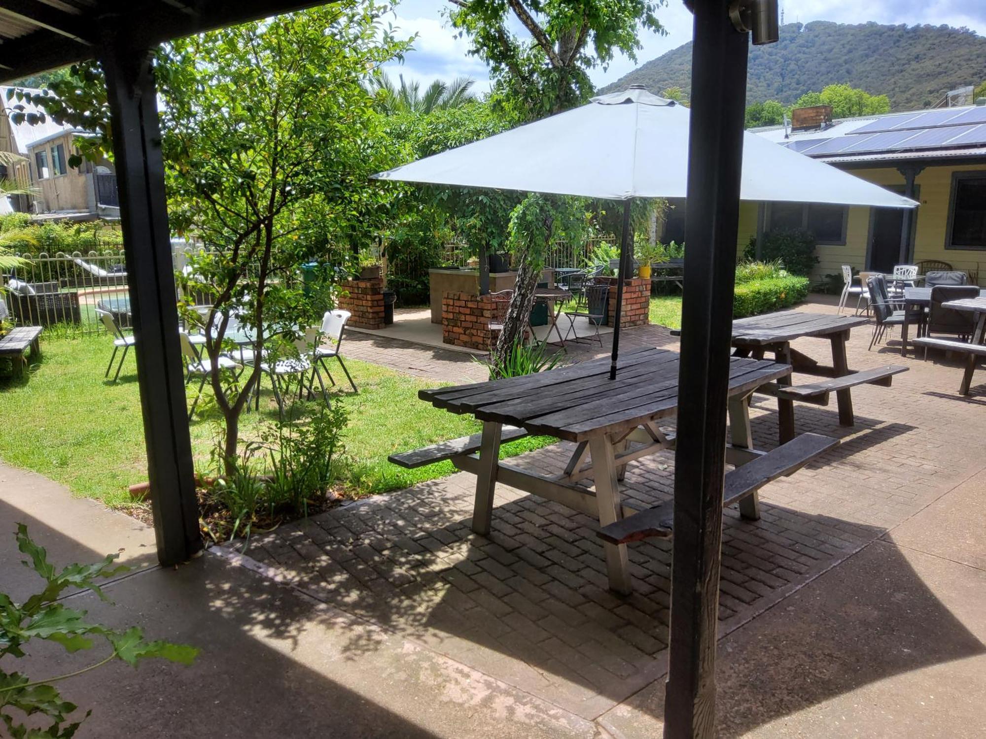 Coach House Inn Bright Ngoại thất bức ảnh