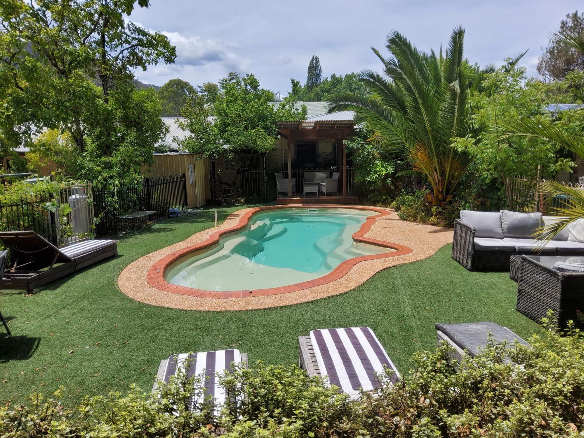 Coach House Inn Bright Ngoại thất bức ảnh