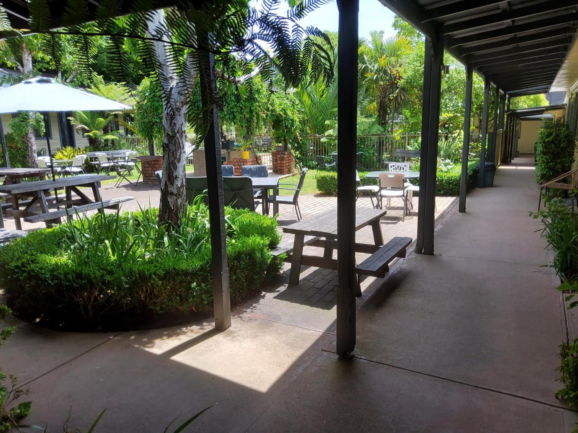 Coach House Inn Bright Ngoại thất bức ảnh