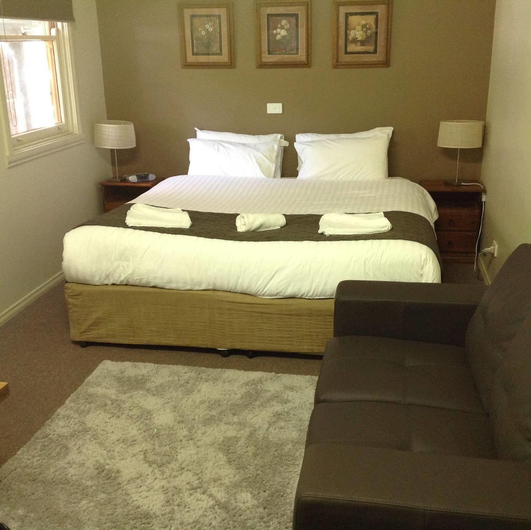 Coach House Inn Bright Ngoại thất bức ảnh