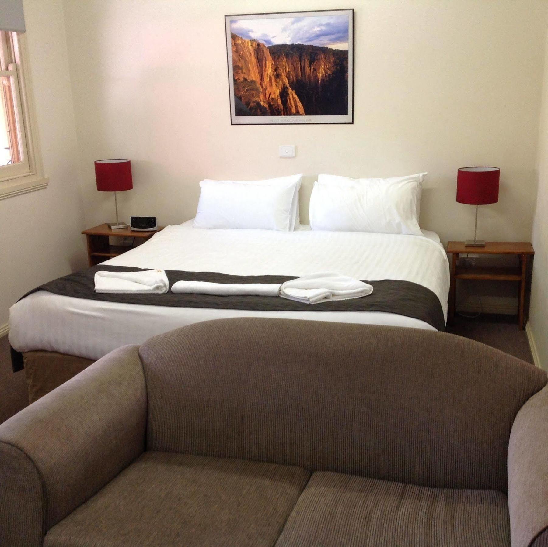 Coach House Inn Bright Ngoại thất bức ảnh