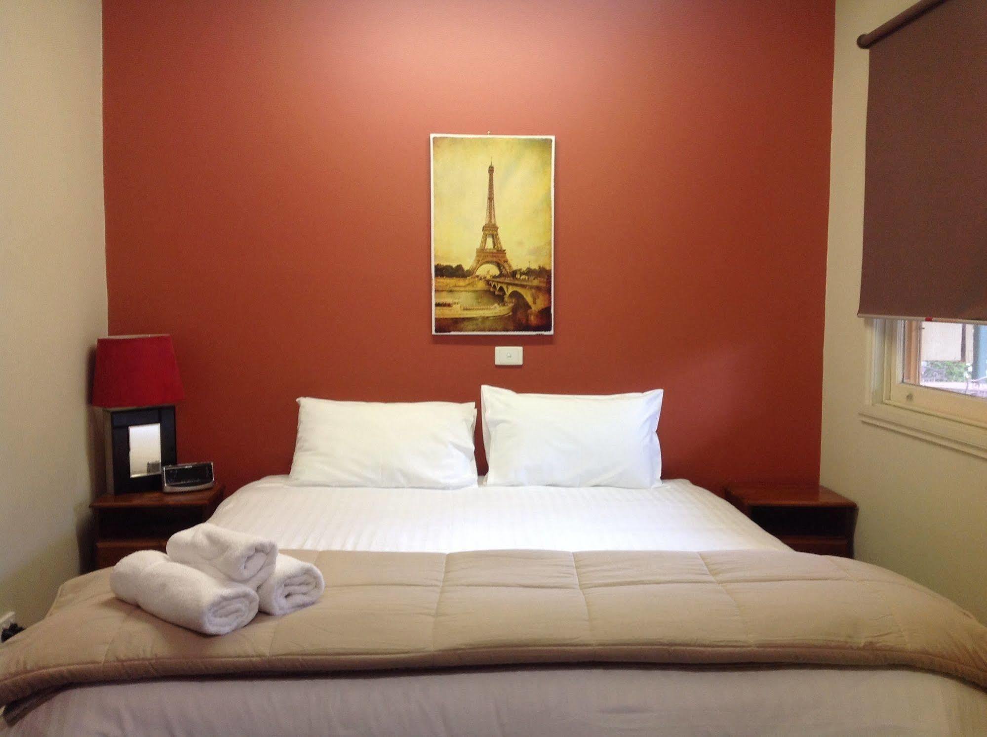 Coach House Inn Bright Ngoại thất bức ảnh