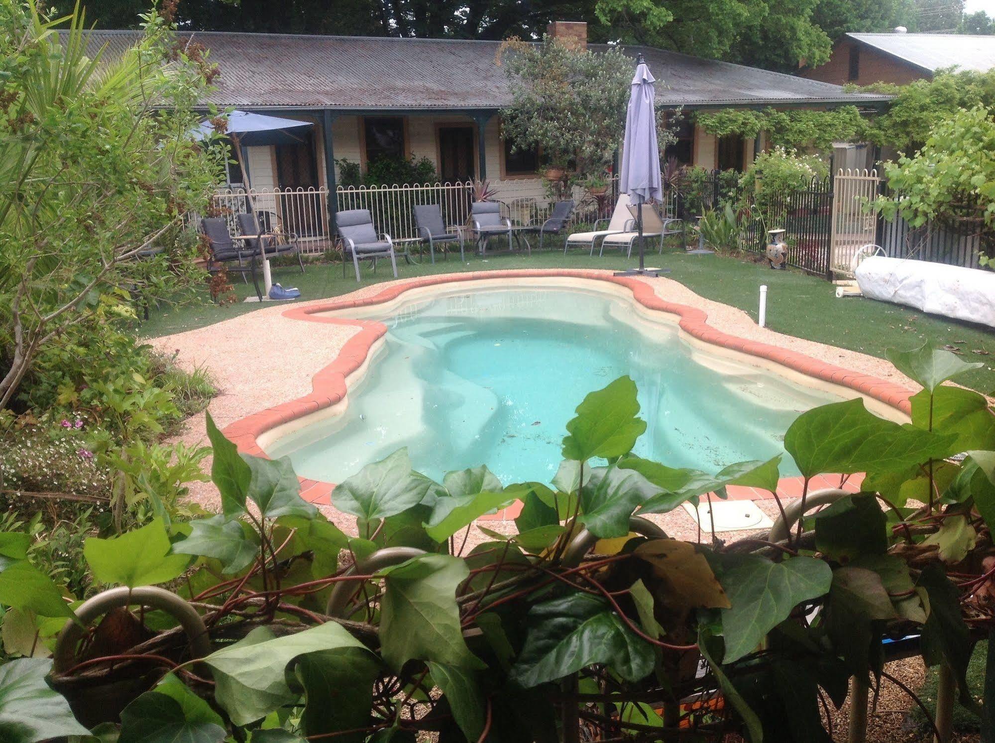 Coach House Inn Bright Ngoại thất bức ảnh